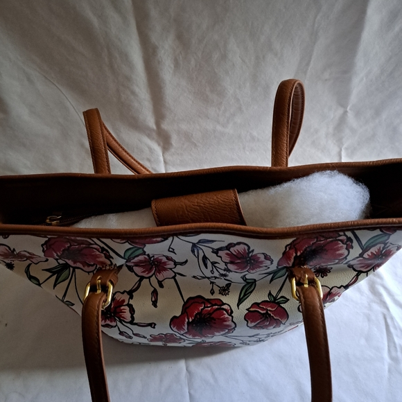 Woman's Purse/Medium Tote - Picture 6 of 8